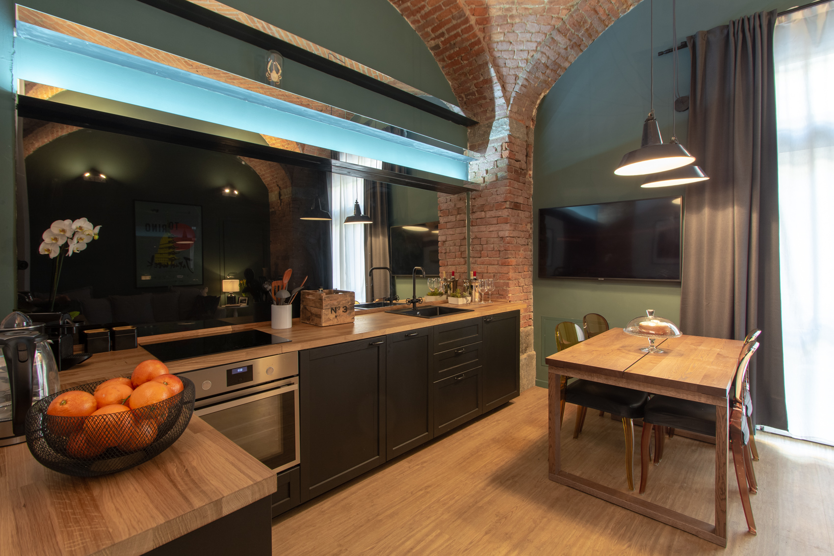 Kitchen with wooden worktop, dining table and blue accents